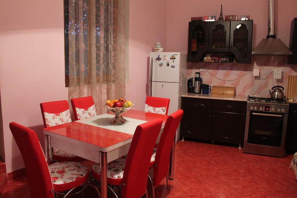 Guesthouse Medea On Pushkini 4 كوتايسي المظهر الخارجي الصورة